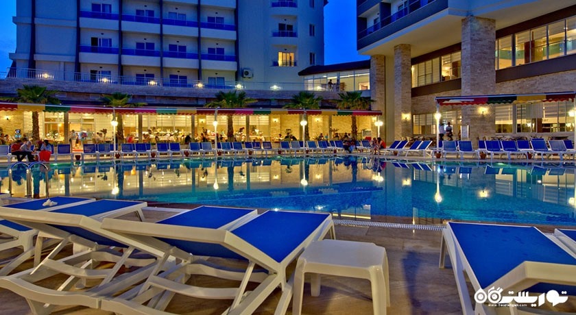 استخر روباز هتل رامادا ریزورت ساید